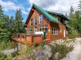 Hot Tub Cool Views: Roaring Creek Cabin，位于莱文沃思的乡村别墅