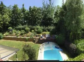 Une belle chambre au calme avec piscine