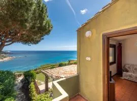 Accu is Prezzus C fronte mare