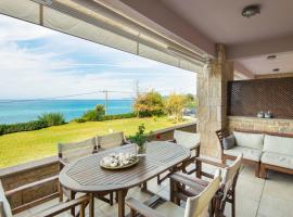 #FLH-Seagrove-Beachfront Villa In Possidi，位于斯卡拉福卡斯的酒店