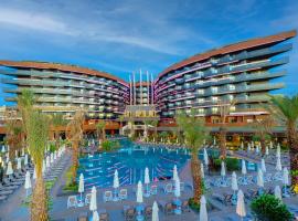 Kirman Calyptus Resort & SPA，位于锡德Kumkoy的酒店