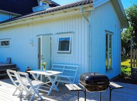 4 person holiday home in ker，位于Öckerö的酒店