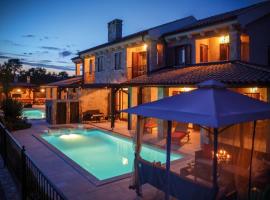 Villa Berna - pool house，位于马林斯卡的度假屋