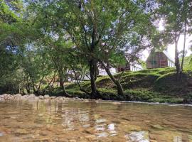 Paraíso Escondido Cabañas, Reserva Rio Claro, San Luis-Doradal，位于San Luis的露营地