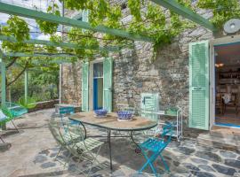 Beautiful stone house in the village of Poggio-di-Nazza，位于Poggio-di-Nazza的酒店