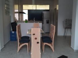 Casa amplia con aire acondicionado. Excelente clima y ubicación.，位于阿普洛的酒店