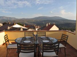 Casa el Mirador de Gredos Norte，位于Hoyocasero的酒店