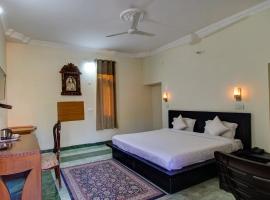 FabHotel Pinjore Holiday Home，位于Pinjaur的酒店