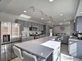 17 Mi to Dallas Richardson Home with Hot Tub