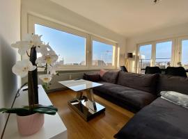 Luxury 3 bedroom apartment on the top floor with panoramic view，位于奥斯坦德的酒店