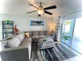 Sparkling 2bed 1bath Beach Home - Unit 214，位于可可比奇的酒店