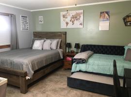 Home Away From Home, Recently Renovated，位于North Troy的酒店