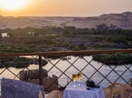 ASWAN NILE PALACE (swimming pool-rooftop-Nile view)