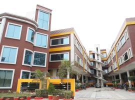 Hotel Grand palace，位于Bahraich的酒店