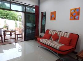 Judith's 2 bedroom family home, sleeps 6，位于沙美岛的酒店