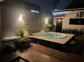 Linda casa com jacuzzi no coração de ponta negra