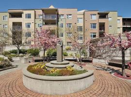 Deluxe 2 Bed 2 Bath With Harbour And Empress Hotel Views，位于维多利亚的酒店