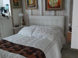Demeure Prosper 1 chambre d'hôte privative avec petit déjeuner compris，位于Labégude的酒店