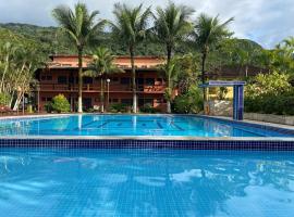 Linda casa em condomínio Sun House Maresias com piscina - 50 m da praia，位于马利西亚斯的酒店