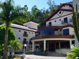 雷卡多贝拉维斯塔酒店，位于阿瓜斯迪林多亚的酒店