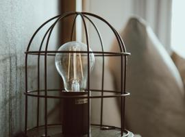 农德迪酒店，位于迪尔森-斯托科姆的酒店