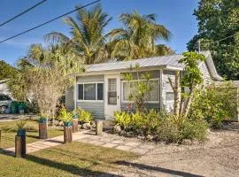 Tropical Port Charlotte Cottage - Walk to Bay!