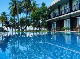 金色星海滩酒店，位于尼甘布的带泳池的酒店