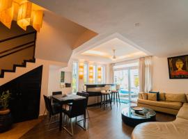 VILLA M - JIA 5 CANDOLIM GOA 3BHK, Pool Facing, Near Beach, Free Breakfast, Free WIFI and Prime Location，位于坎多林的酒店