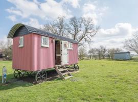 Thyme Shepherds Hut Boundary Farm Air Manage Suffolk，位于伍德布里奇的度假短租房