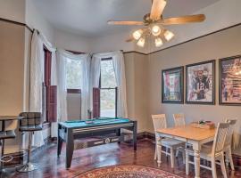 Pet-Friendly Shreveport Home about 1 Mile to Downtown!，位于什里夫波特的酒店