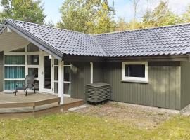 6 person holiday home in Frederiksv rk，位于弗雷德里克斯伐克的酒店