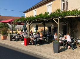 L' Auberge Campagnarde, Lourdes Spa Sauna Restaurant，位于Poueyferré的酒店