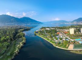 Hotel Village Campofelice，位于泰内罗的带泳池的酒店