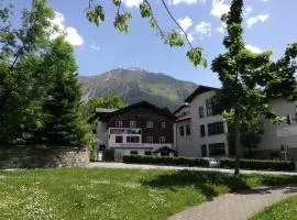 冒险旅馆 
