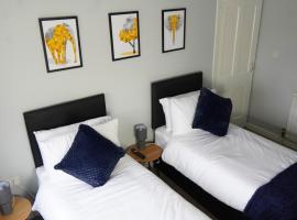 Portobello House - Four Bedroom House perfect for CONTRACTORS - Sleeps 6 - FREE parking，位于伍尔弗汉普顿的酒店