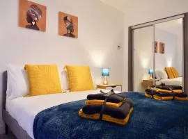 Luxury 2 Bed Apartment with Parking near London