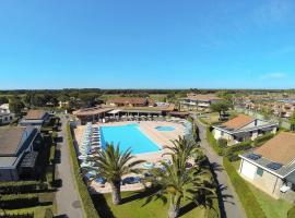 Apartment in Cecina Mare with outdoor pool，位于切齐纳码头的酒店