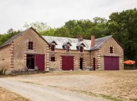 Gîte unique dans propriété historique avec musée, proche Châteauroux, 4 chambres, cheminée, fibre, parking. - FR-1-591-49