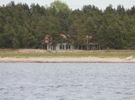 Villa Dirhami，位于Dirhami的酒店