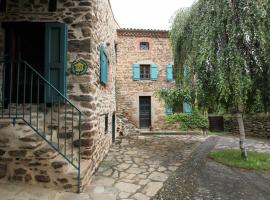 Gîte familial avec grande terrasse à Auzat, proche baignades et sites historiques - FR-1-582-183，位于Villeneuve-dʼAllier的酒店