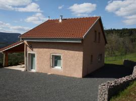 Gîte pour 4 avec terrasse couverte, parking privé et animaux acceptés - FR-1-589-367，位于Combrimont的酒店
