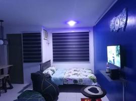 Chichi's Snug Pad near Enchanted Kingdom and Nuvali，位于Santa Rosa的酒店