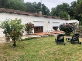 Chez FIRMIN "Les Ombrages"，位于Mesnac的酒店