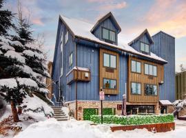 Massive 10 Bed 10 Bath Luxury Mountain Home in Old Town，位于帕克城的酒店