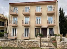 Varvitsiotis Studios，位于卡拉维塔的酒店