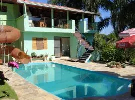 Casa Lot Fechado, Churrasqueira, Piscina, Toboágua, parque para crianças , Internet