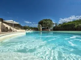 Villa Verde with pool, private parking, air conditioning, 5 bedrooms and 4 bathrooms