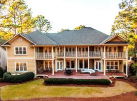 New - Spectacular️ Golf Views - Sleeps 20 - Pinehurst National #9 - Near DT Pinehurst!，位于派恩赫斯特的酒店