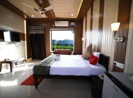 Bundeli Farm Resort & Banquet Orchha，位于奥拉奇哈的酒店