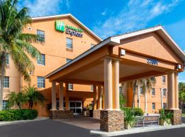 Holiday Inn Express Hotel & Suites Bonita Springs/Naples, an IHG Hotel，位于博尼塔斯普林斯的酒店